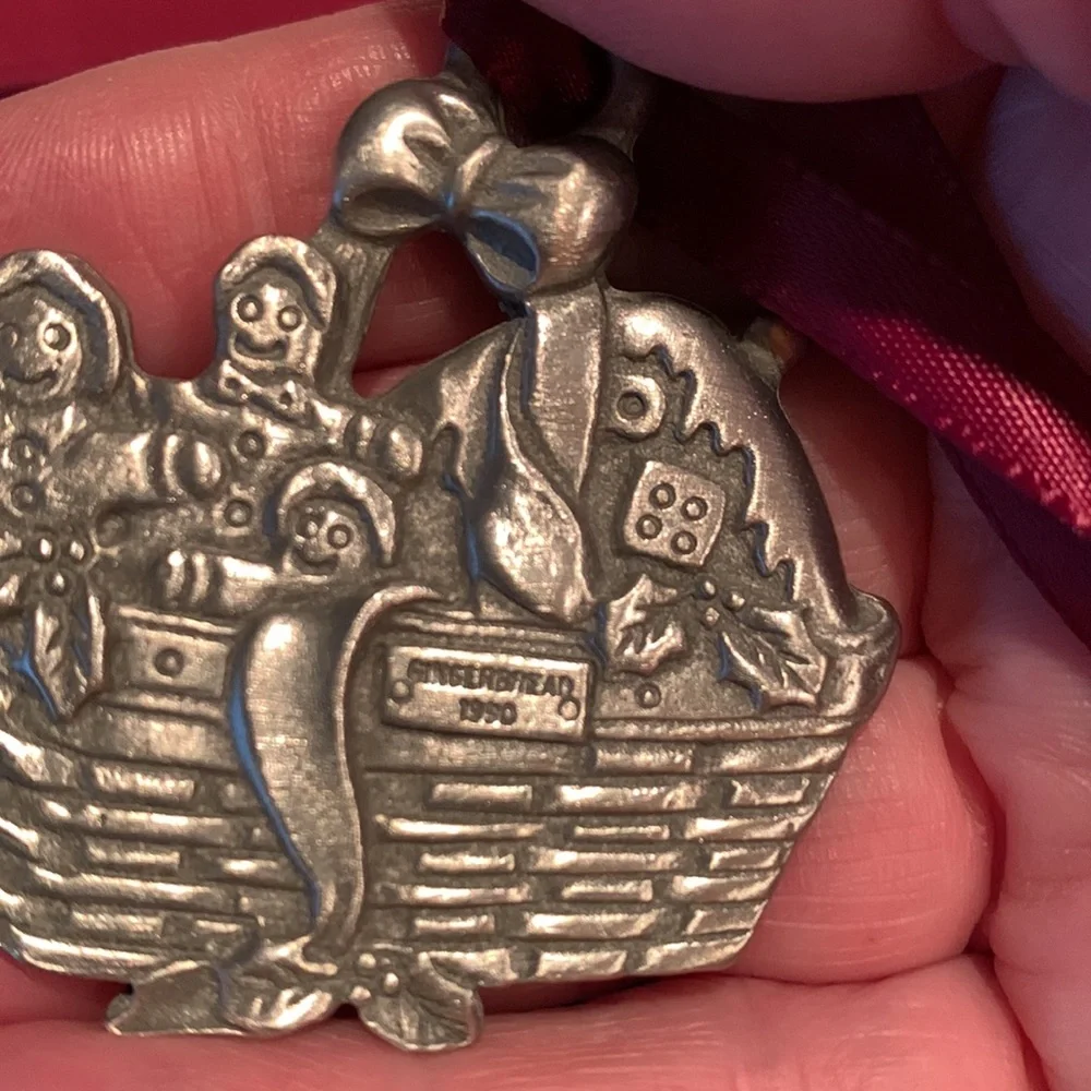 Longaberger 1990 Gingerbread Pewter Ornament with box